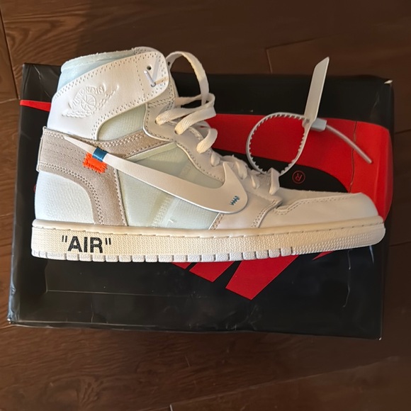 Nike White High-Top Sneakers with Leather Upper and Traditional Lacing - Picture 3 of 10